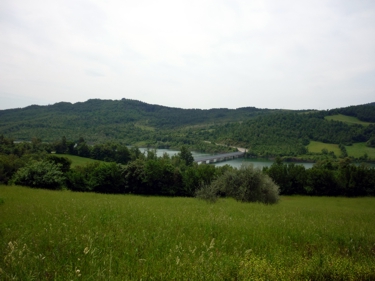 zdjęcie most na Lago di Montedoglio